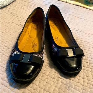 Black Bow Flats